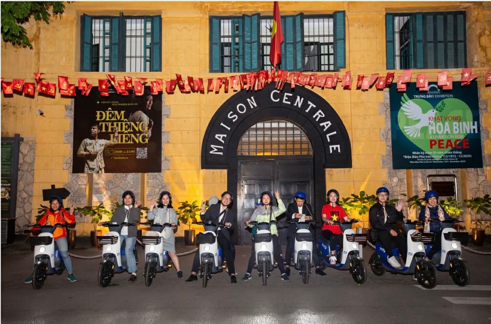 Tour xe đạp đêm “Hà Nội Đẹp Sound”: Nghe phố kể chuyện - Ảnh 3.