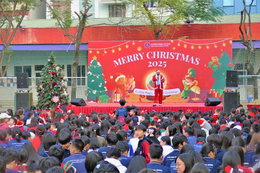 Đấu giá tranh, chia sẻ yêu thương trong chương trình "Giáng sinh hạnh phúc" - Ảnh 1.