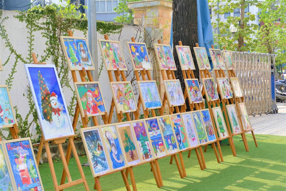 Đấu giá tranh, chia sẻ yêu thương trong chương trình "Giáng sinh hạnh phúc" - Ảnh 2.