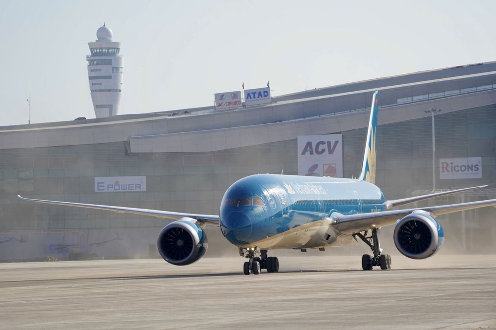 Vietnam Airlines thực hiện chuyến bay chở khách đầu tiên tại sân bay Long Thành - Ảnh 2.