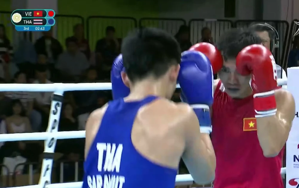 Võ sĩ Việt Nam bị xử ép, vuột HCV đầy tranh cãi dù đối thủ Thái Lan phạm quy  - Ảnh 1.