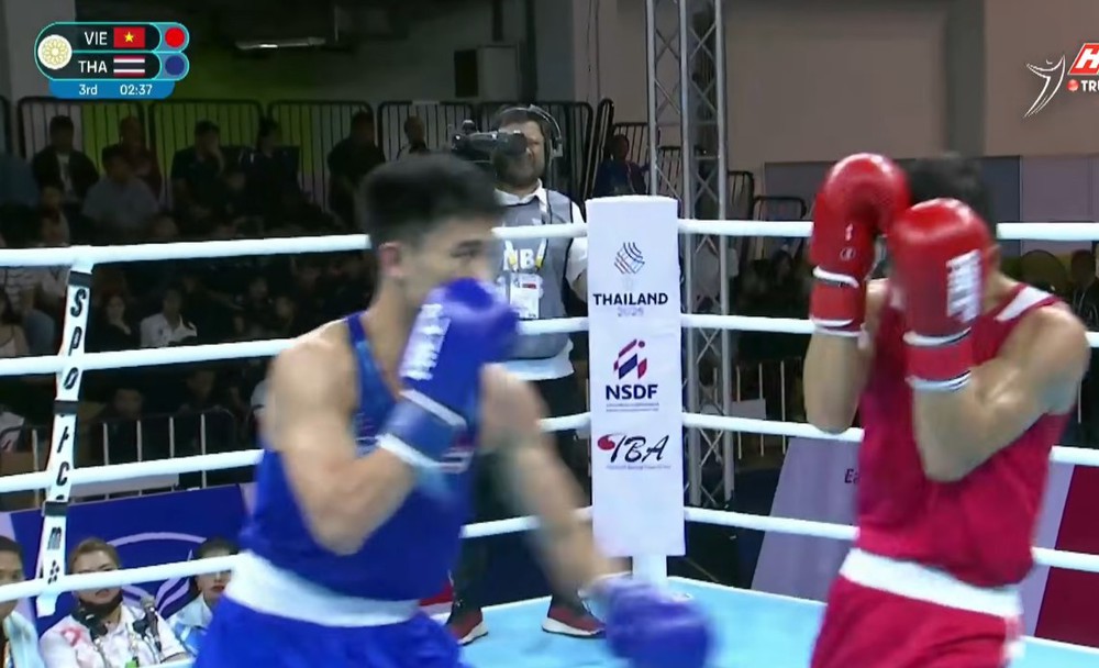 Võ sĩ Việt Nam bị xử ép, vuột HCV đầy tranh cãi dù đối thủ Thái Lan phạm quy  - Ảnh 2.