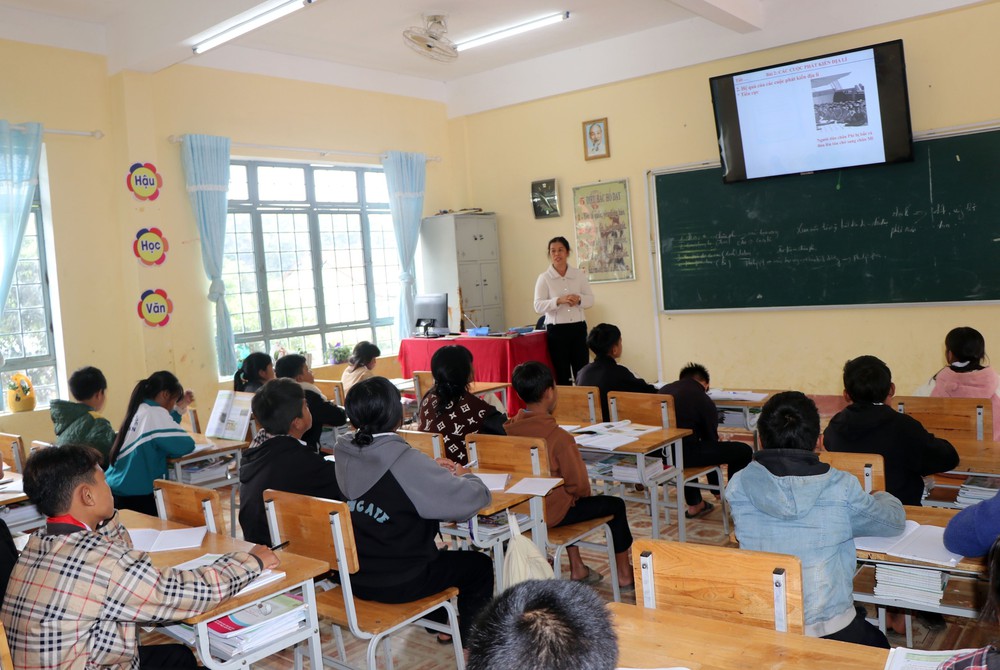 Rà soát, sắp xếp mạng lưới cơ sở giáo dục đảm bảo "đủ trường, đủ lớp, đủ giáo viên" - Ảnh 4.