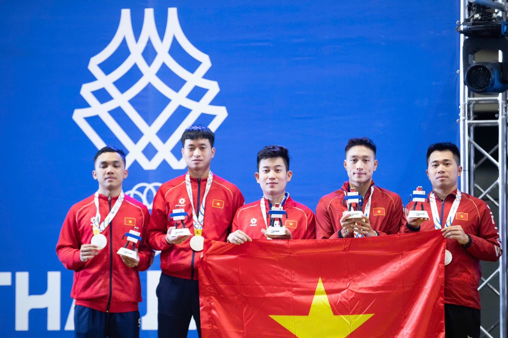 Nguyễn Anh Tú, Nguyễn Đức Tuân, Đinh Anh Hoàng và Lê Đình Đức giành HCB đồng đội nam SEA Games 2025