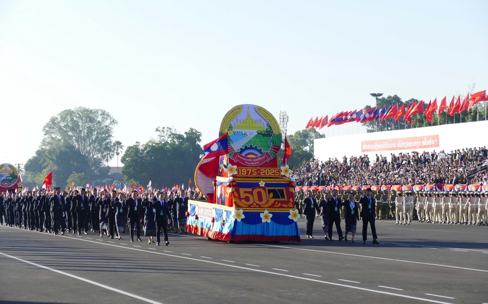 50 năm Quốc khánh CHDCND Lào: Tinh thần đoàn kết và khát vọng vươn tới tương lai tươi sáng - Ảnh 3. 50 năm Quốc khánh CHDCND Lào: Tinh thần đoàn kết và khát vọng vươn tới tương lai tươi sáng - Ảnh 3.