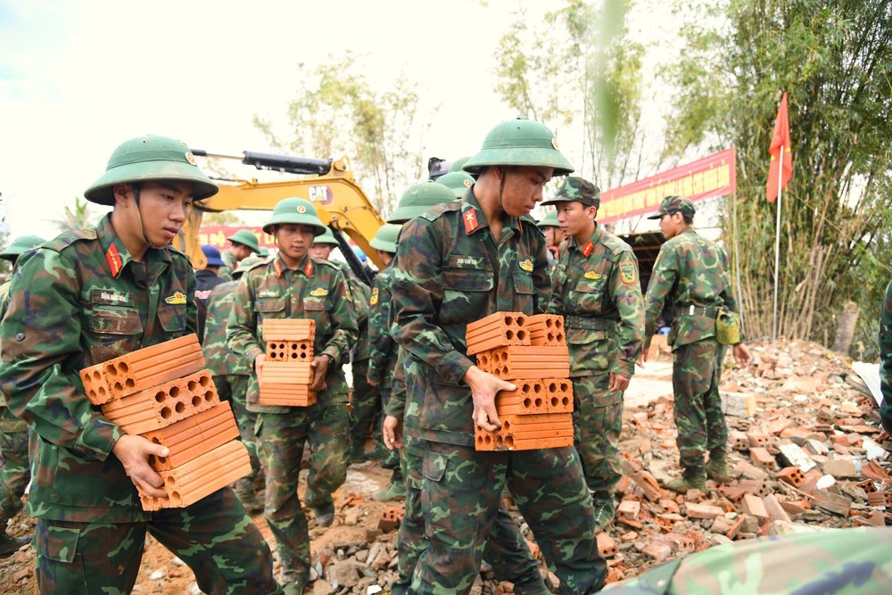 Bộ Xây dựng rốt ráo tìm phương án thiết kế nhà mẫu chống lũ, lụt - Ảnh 1. Bộ Xây dựng rốt ráo tìm phương án thiết kế nhà mẫu chống lũ, lụt - Ảnh 1.