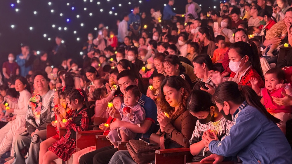 Quỹ Chạm yêu thương mang Giáng sinh nhân ái đến với bệnh nhi - Ảnh 6.