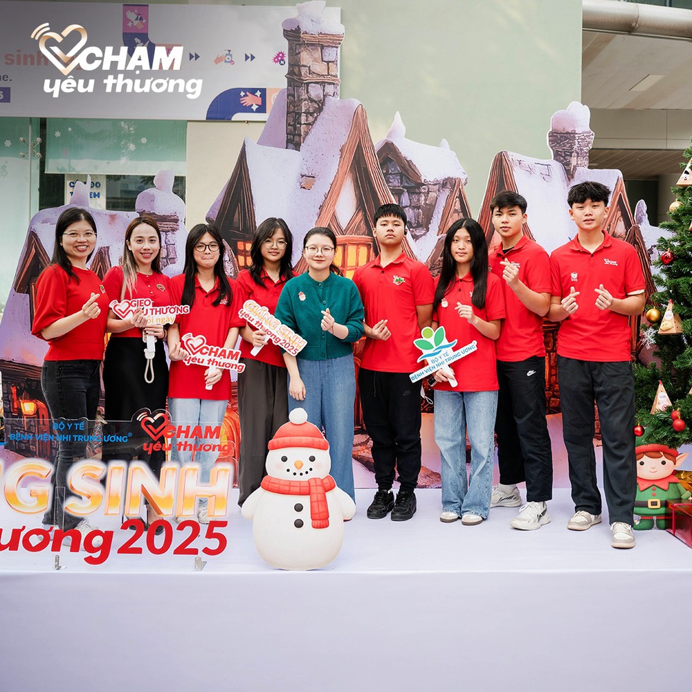 Quỹ Chạm yêu thương mang Giáng sinh nhân ái đến với bệnh nhi - Ảnh 3.