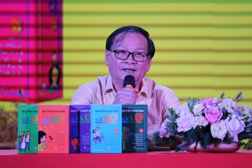 Nguyễn Nhật Ánh thừa nhận gặp hiểm nguy khi viết “Kính vạn hoa” - Ảnh 1.