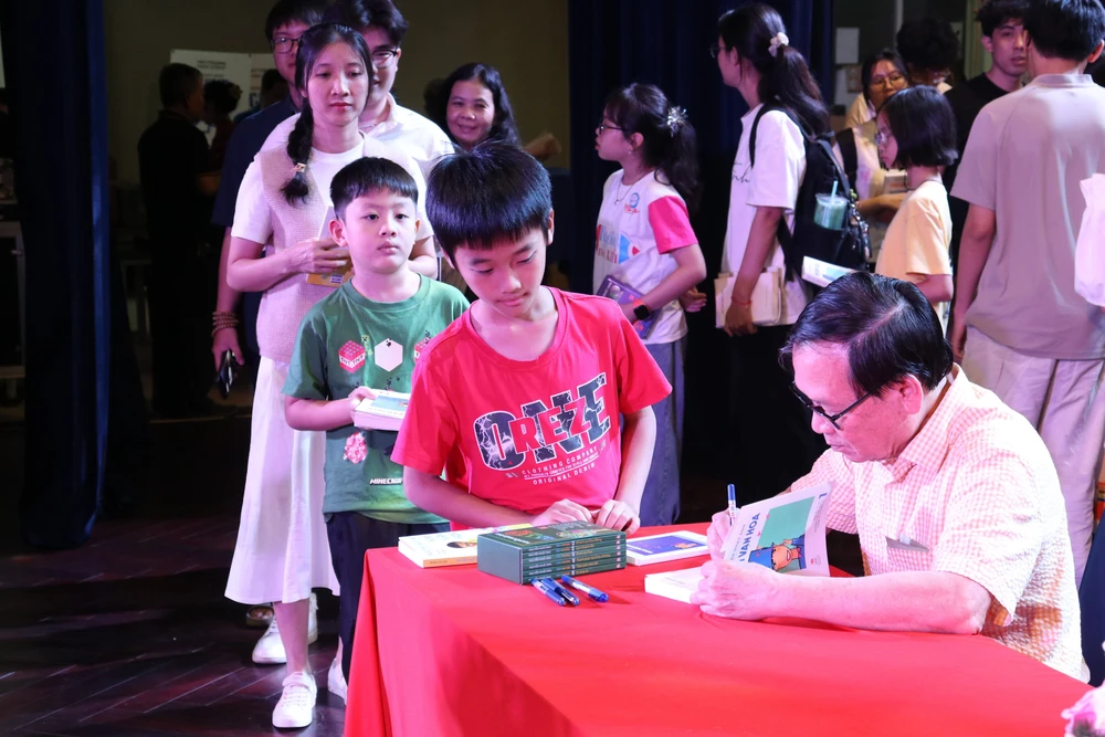 Nguyễn Nhật Ánh thừa nhận gặp hiểm nguy khi viết “Kính vạn hoa” - Ảnh 9.