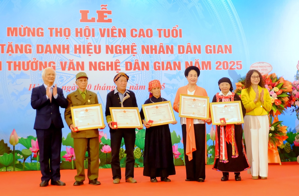 Trao Giải thưởng Văn nghệ dân gian năm 2025 cho 49 công trình xuất sắc - Ảnh 4.