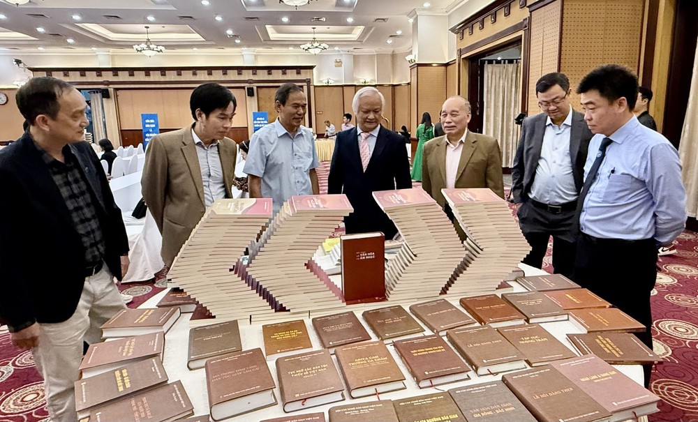 Giới thiệu tác phẩm văn hóa, văn nghệ dân gian Việt Nam 50 năm sau ngày thống nhất - Ảnh 1.