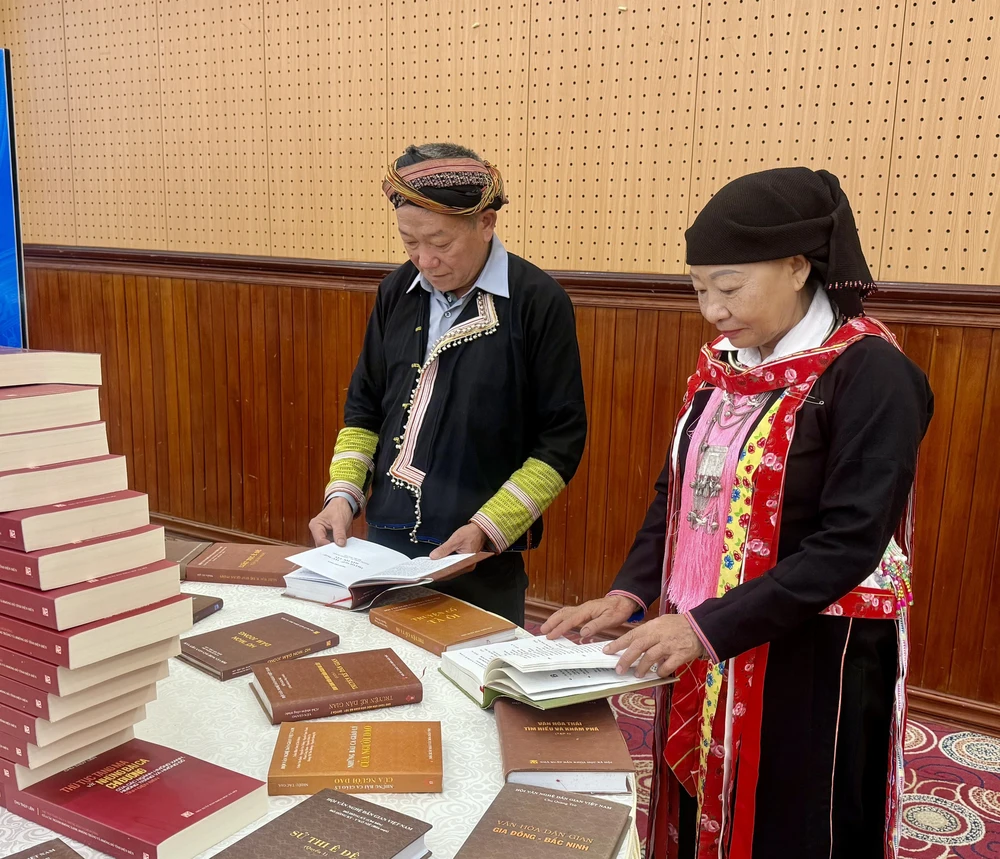 Giới thiệu tác phẩm văn hóa, văn nghệ dân gian Việt Nam 50 năm sau ngày thống nhất - Ảnh 2.