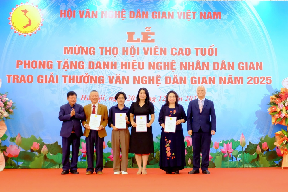 Trao Giải thưởng Văn nghệ dân gian năm 2025 cho 49 công trình xuất sắc - Ảnh 1.