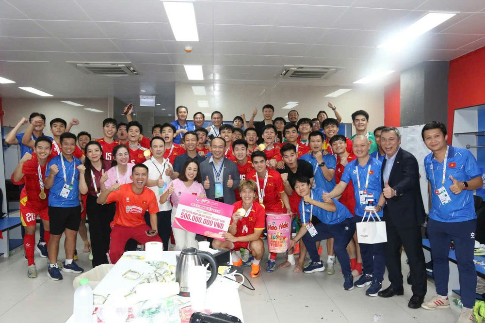 Vô địch trong lòng người hâm mộ, Tuyển nữ Việt Nam nhận nhiều sự ủng hộ lớn - Ảnh 2.