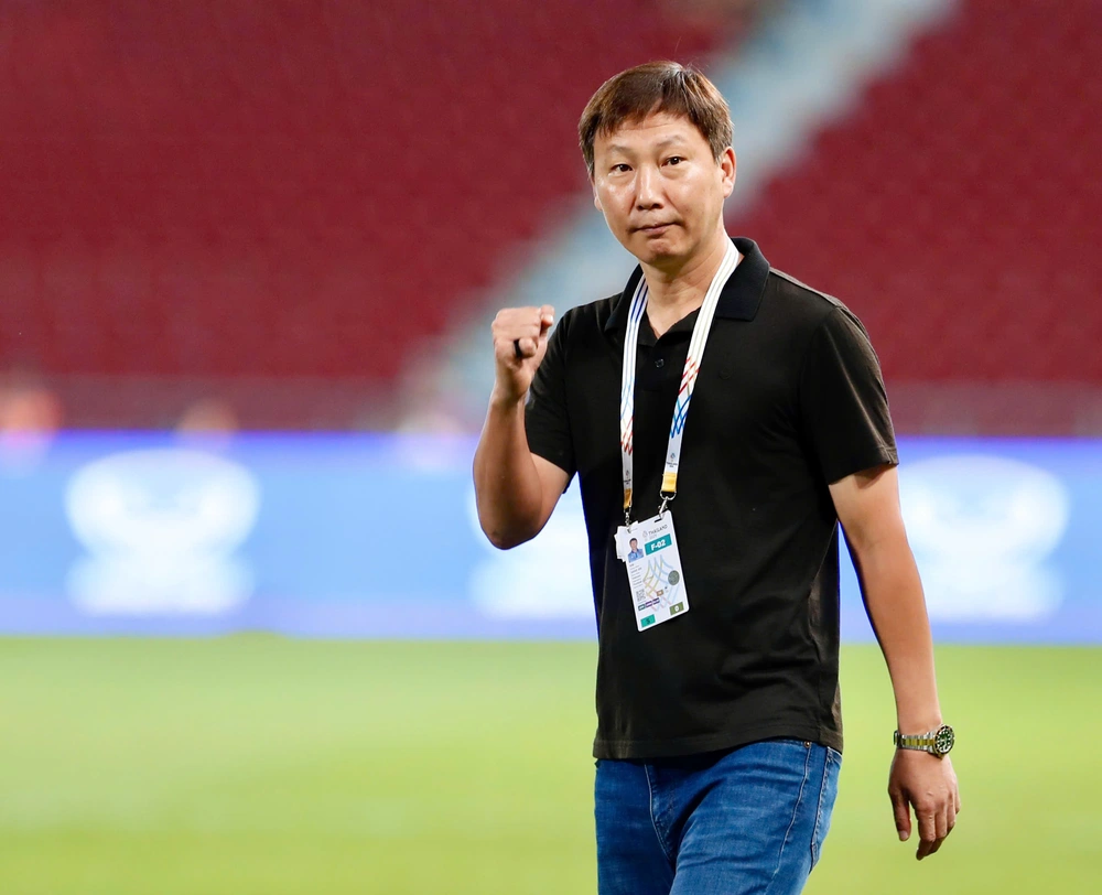 Tin nóng bóng đá Việt Nam hôm nay 22/12: Hợp đồng của VFF với HLV Kim Sang-sik còn tới năm 2027; AFC sắp xử Malaysia thua đội tuyển Việt Nam - Ảnh 1.