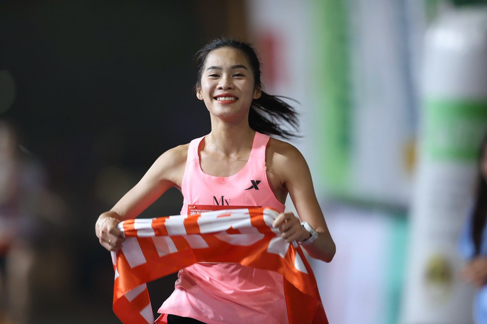 HCĐ SEA Games 2025 Bùi Thị Thu Hà vô địch cự ly 21km của nữ tại giải marathon Hải Phòng 2025