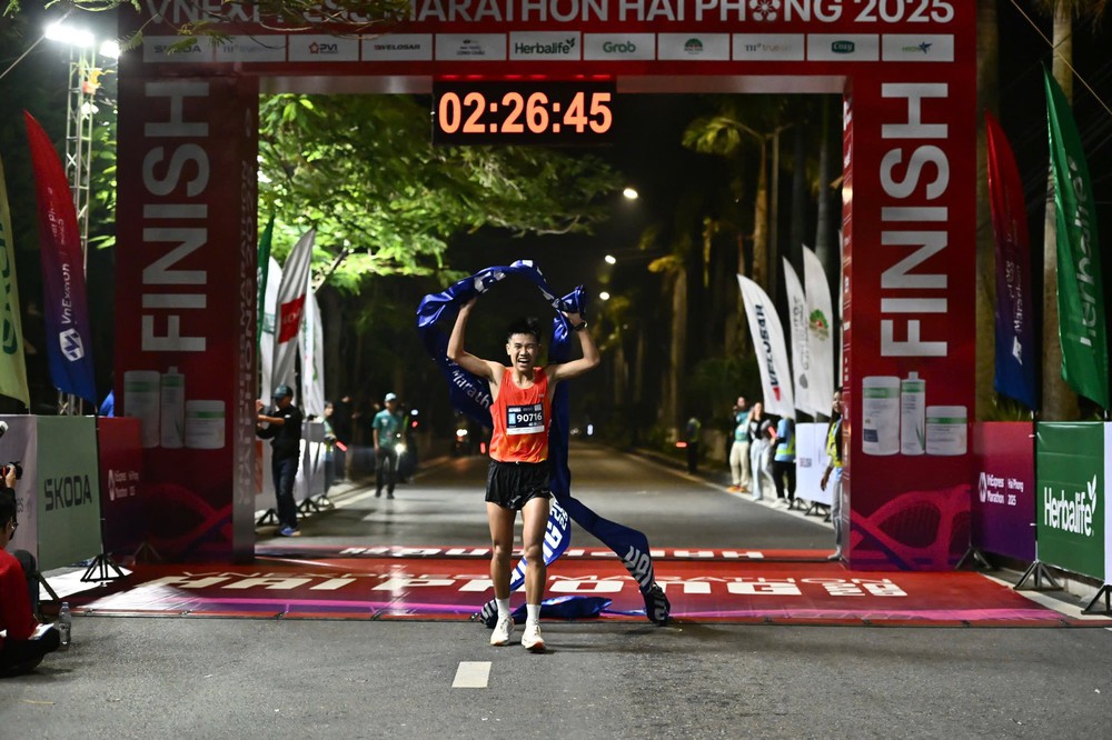 Tin nóng thể thao sáng 21/12: Bóng chuyền nữ Việt Nam xác lập cột mốc lịch sử sau SEA Games 2025 - Ảnh 2.