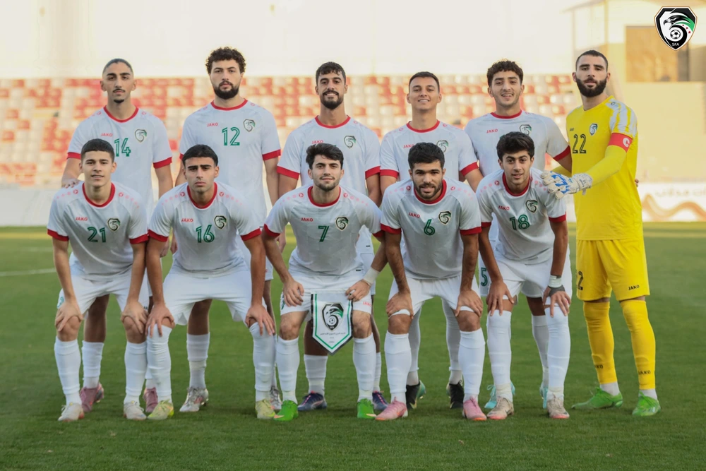 Ông Kim Sang Sik và tuyển trẻ Việt Nam đối đầu HLV vừa đoạt vé dự World Cup ngay trận ra quân giải châu Á - Ảnh 2.