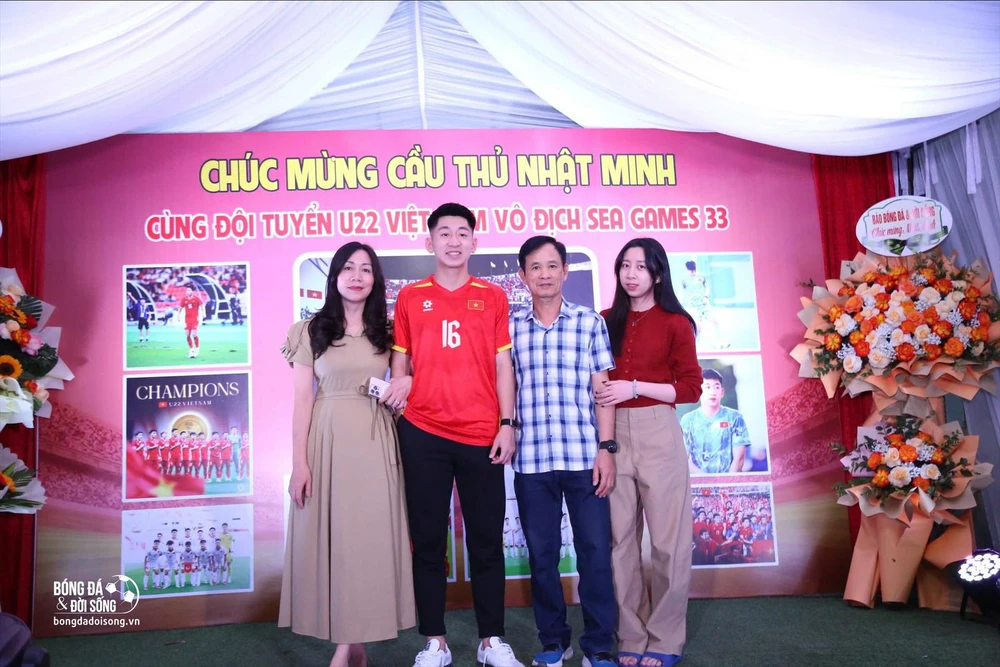 Gia đình tuyển thủ U22 Việt Nam tổ chức 70 mâm ăn mừng HCV SEA Games 33 - Ảnh 2.