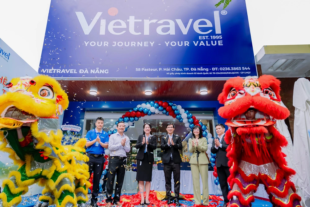 Vietravel ra mắt nhận diện thương hiệu mới, đánh dấu 30 năm phát triển vươn mình cùng đất nước - Ảnh 2.