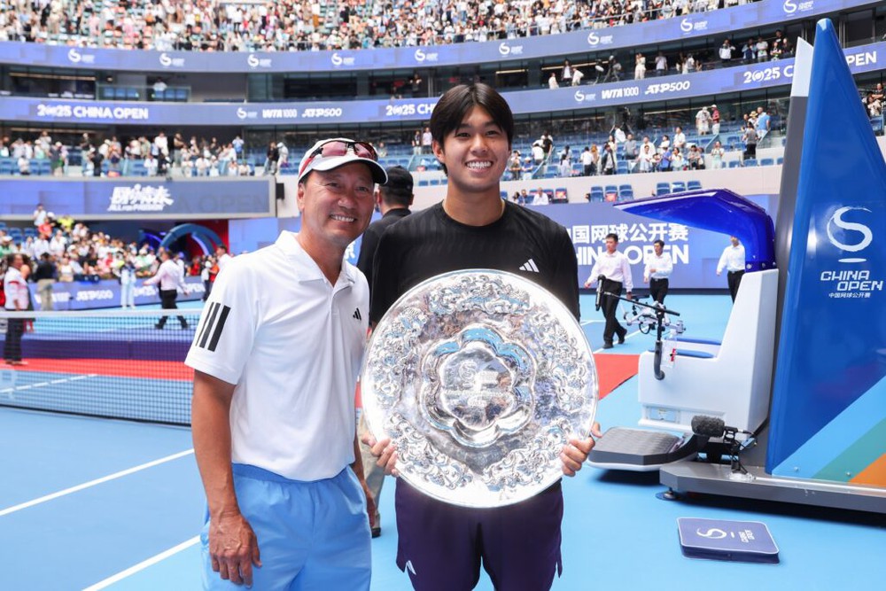 Tay vợt gốc Việt Learner Tien vô địch NextGen ATP Finals 2025: Xong “lễ tốt nghiệp”, giờ là mục tiêu lớn - Ảnh 2.