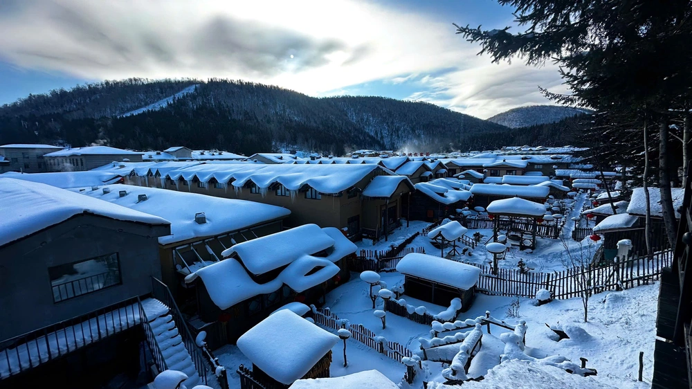 Làng Tuyết Hương - "Bản giao hưởng trắng" của Cáp Nhĩ Tân  - Ảnh 1.