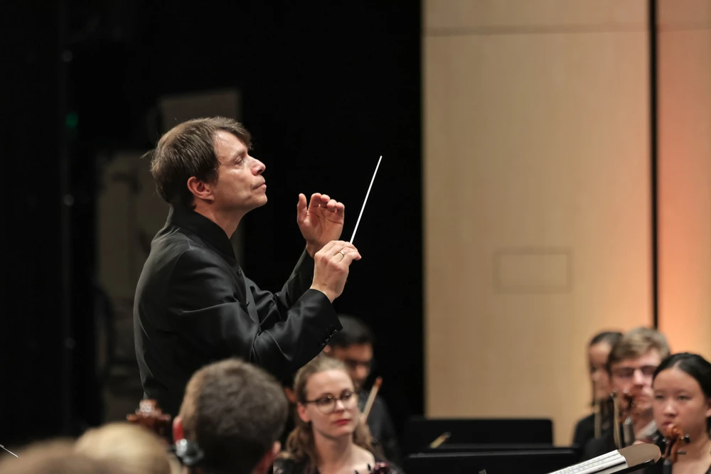 Nhạc trưởng Philip Amelung trong đêm hòa nhạc