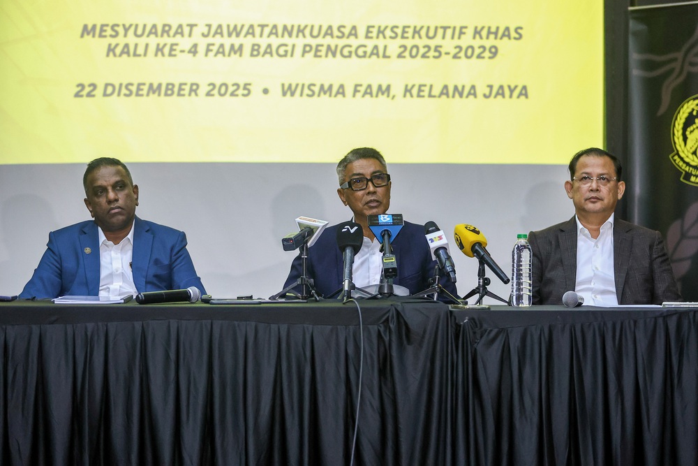 FAM báo cảnh sát vụ cầu thủ ngoại giả giấy tờ để nhập quốc tịch Malaysia - Ảnh 2.