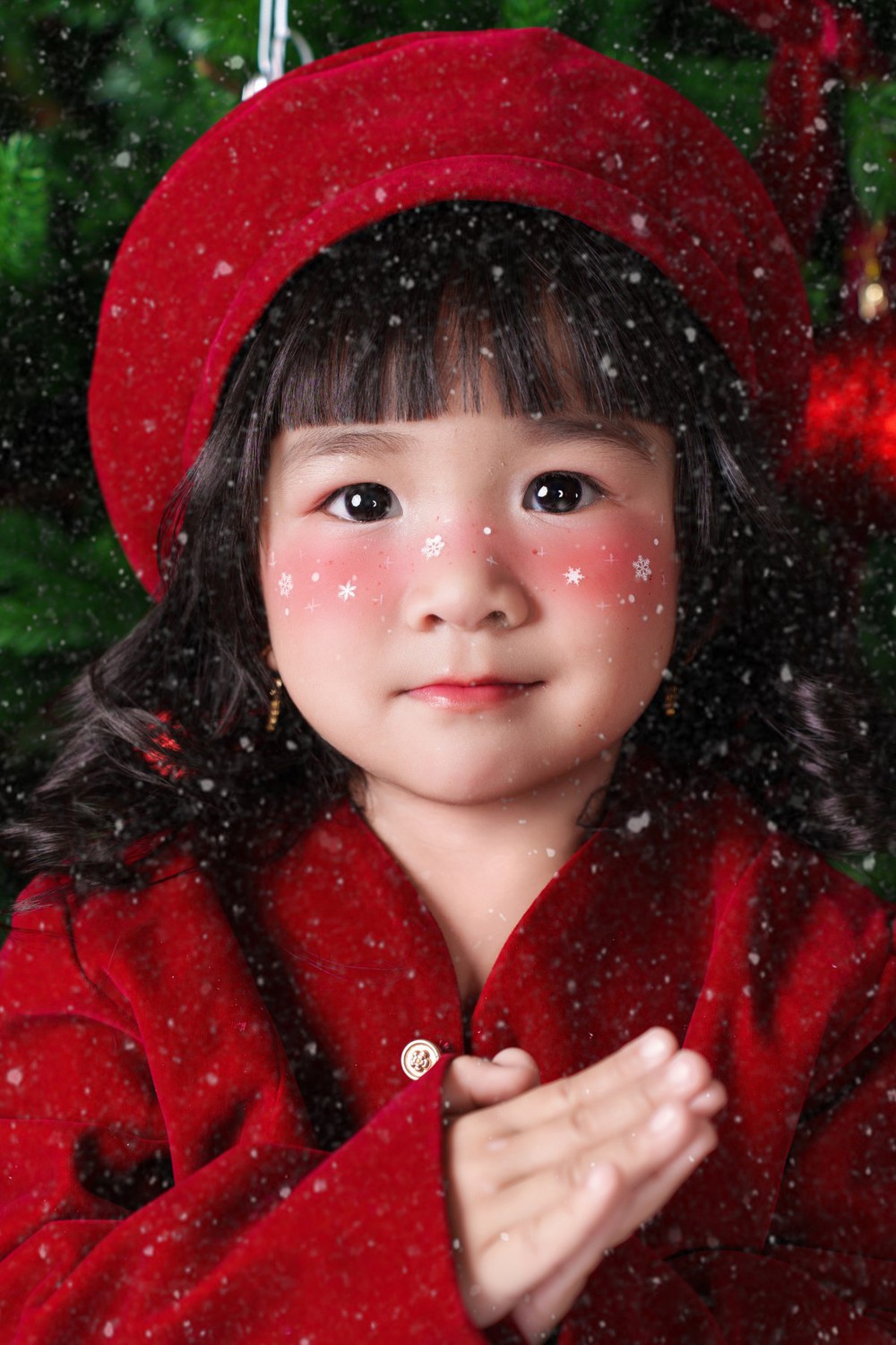 Người mẫu nhí Tú Uyên đáng yêu trong bộ hình chào đón Giáng Sinh 2025 - Ảnh 4.