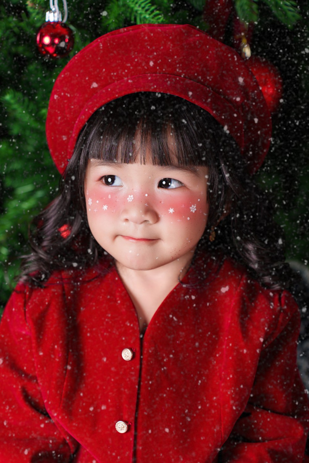 Người mẫu nhí Tú Uyên đáng yêu trong bộ hình chào đón Giáng Sinh 2025 - Ảnh 3.