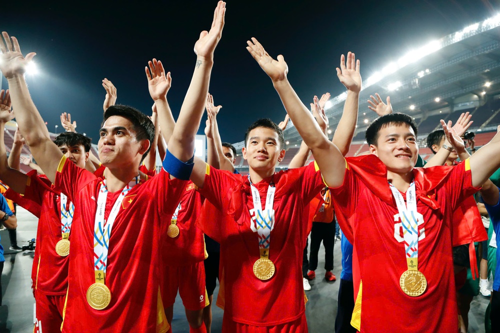 'Cuộc chiến' thế hệ ở Quả bóng vàng Việt Nam 2025 - Ảnh 1.