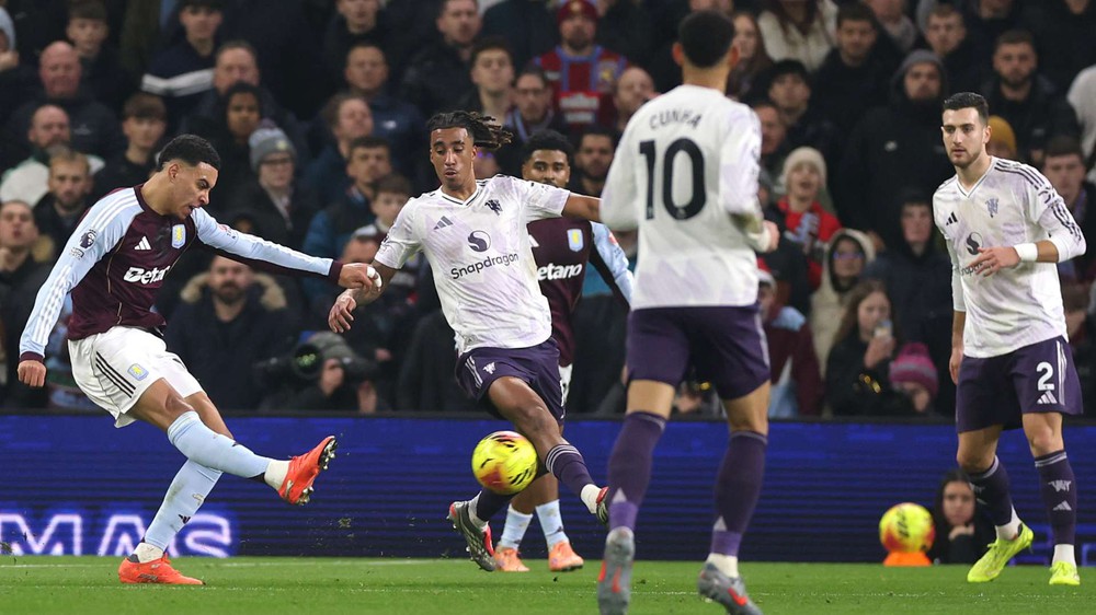 Leny Yoro, từ 'Varane mới' trở thành mắt xích yếu nhất của hàng thủ MU - Ảnh 2.