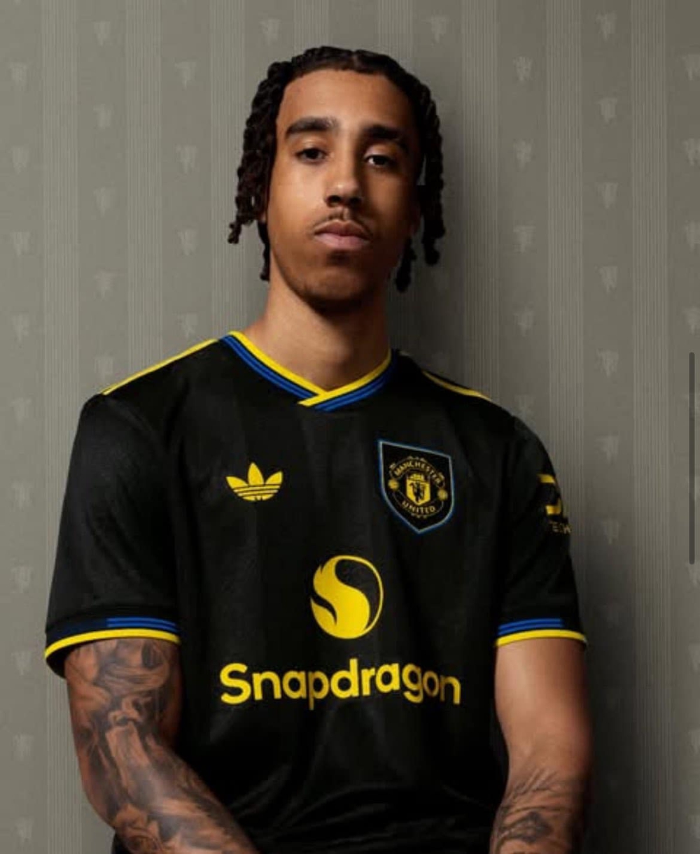 Leny Yoro, từ 'Varane mới' trở thành mắt xích yếu nhất của hàng thủ MU - Ảnh 1.