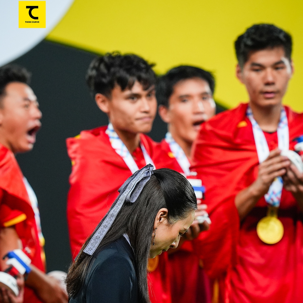 Khoảnh khắc Madam Pang thất vọng ở lễ trao HCV SEA Games 33 gây sốt - Ảnh 1.