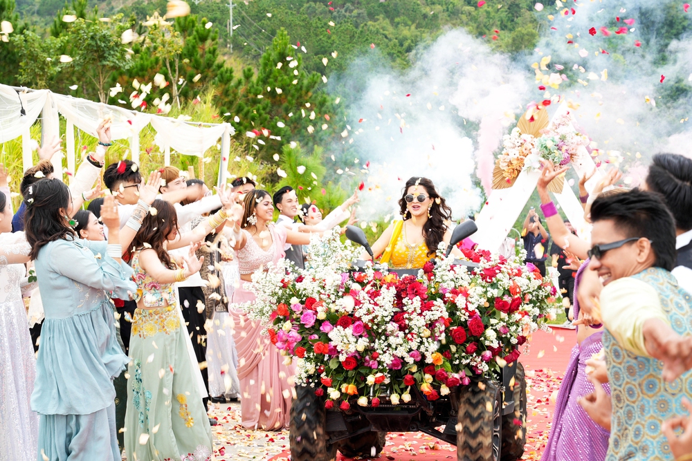 Phim "Vạn dặm yêu em": Việt Nam qua ống kính Bollywood - Ảnh 3.