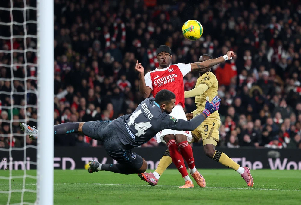 Thủ môn sắm vai người hùng, Arsenal thắng 8-7 ở loạt đá luân lưu kịch tính - Ảnh 1.