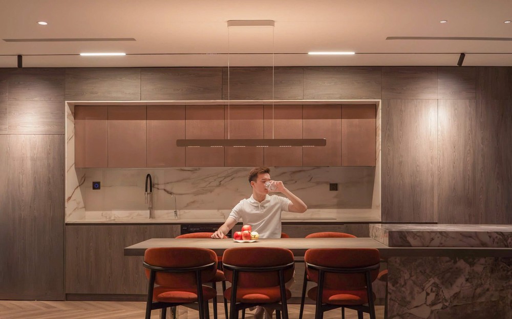 Tiền vệ Hoàng Đức khoe nhà mới tại Hà Nội - Ảnh 6.