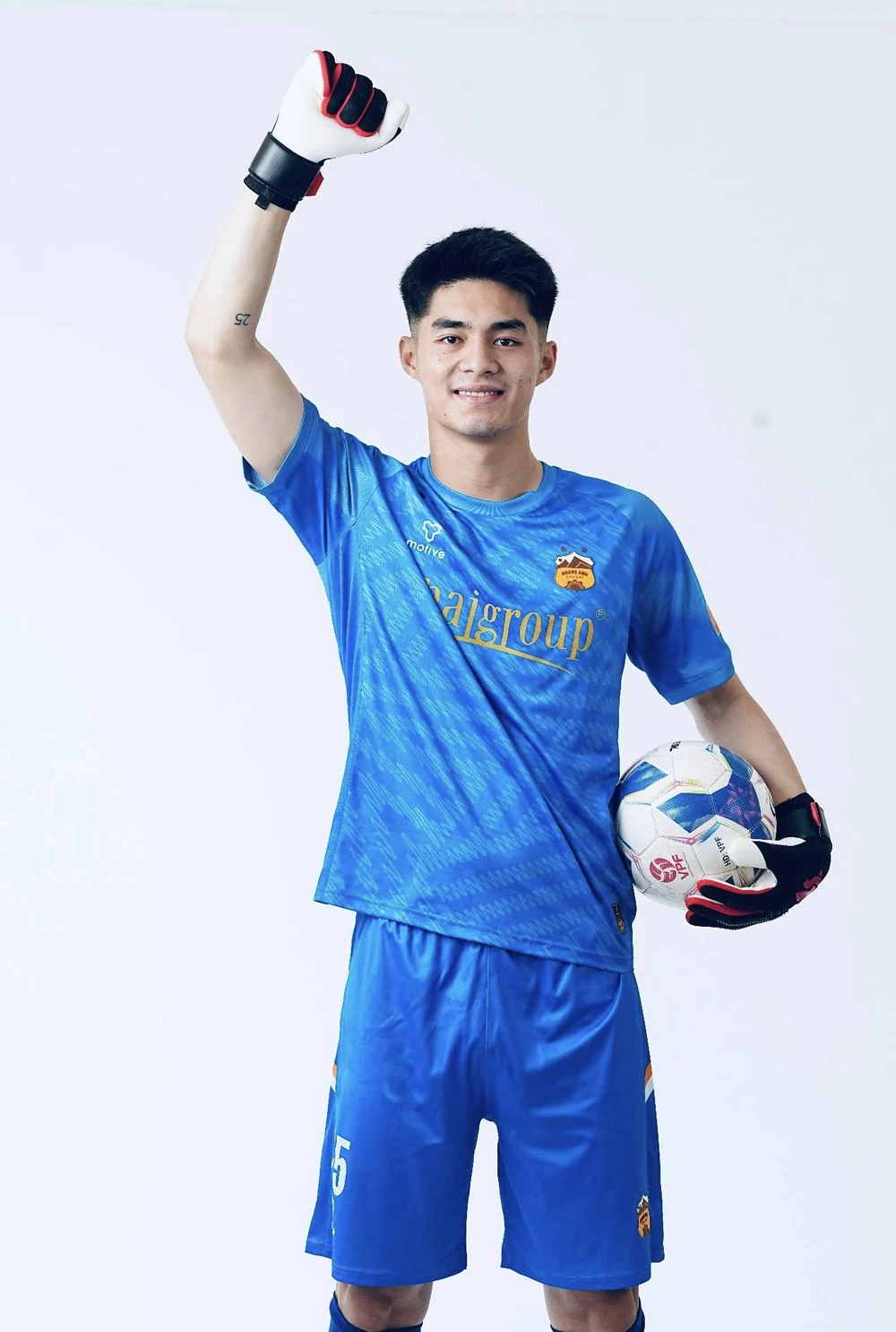 Thủ môn U22 Việt Nam gây sốt mạng xã hội Thái Lan, được bình chọn đẹp trai nhất SEA Games 2025 - Ảnh 4.