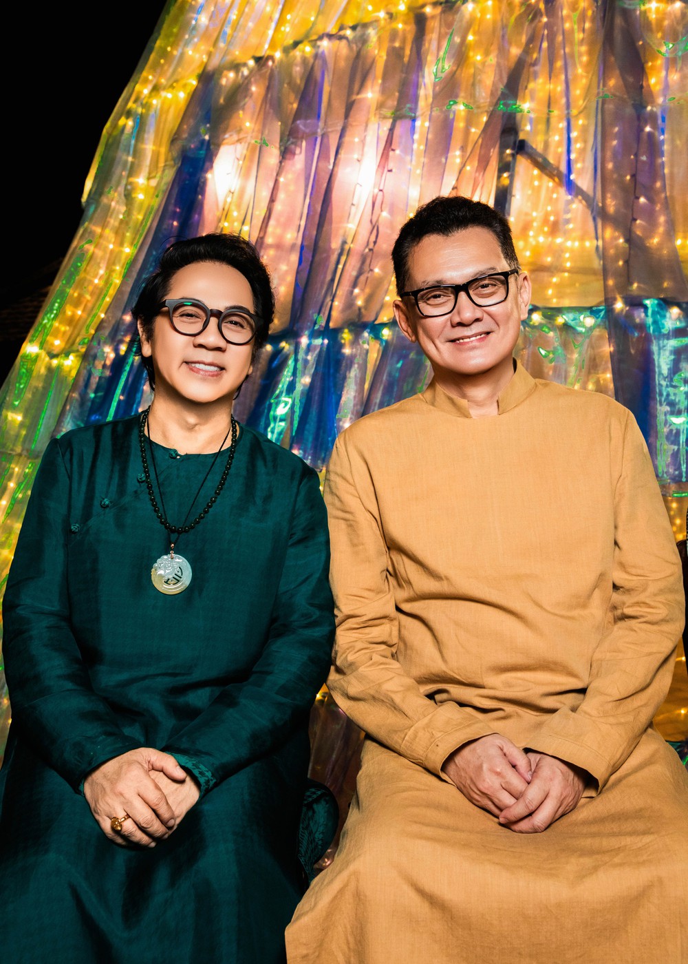 Nghệ sĩ Việt diện áo dài mừng 30 năm làm nghề của NTK Võ Việt Chung - Ảnh 2.