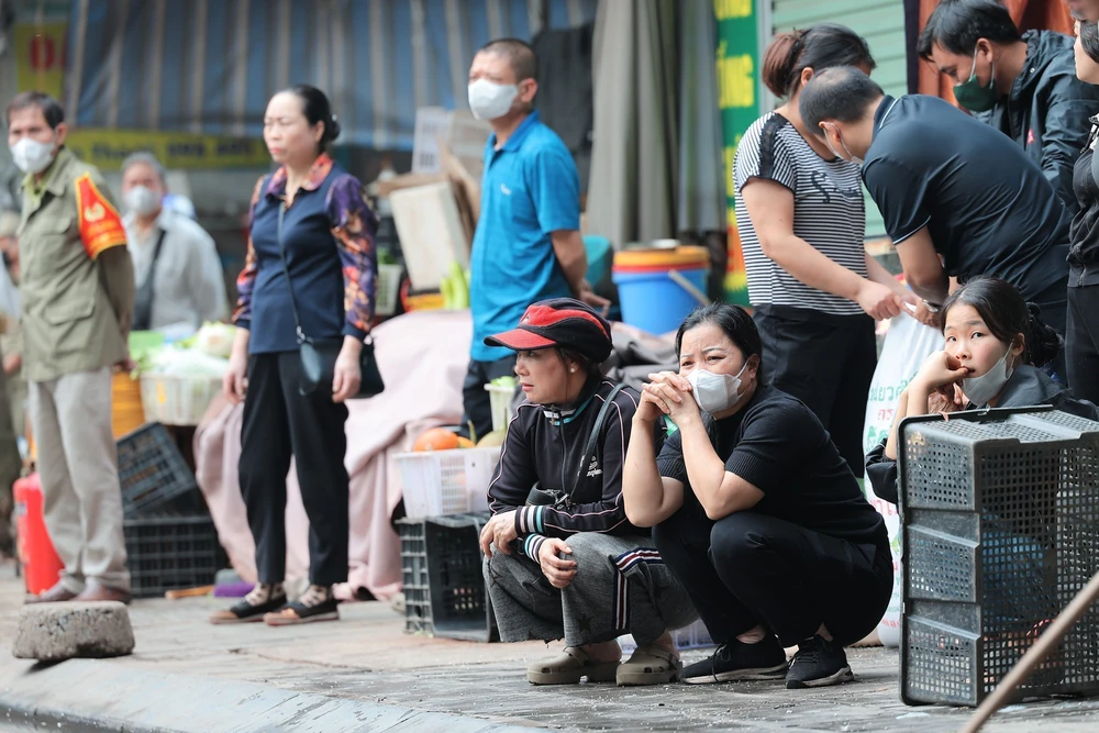 Hà Nội: Hoả hoạn tại chợ Xanh Định Công gây thiệt hại nặng về tài sản - Ảnh 4.