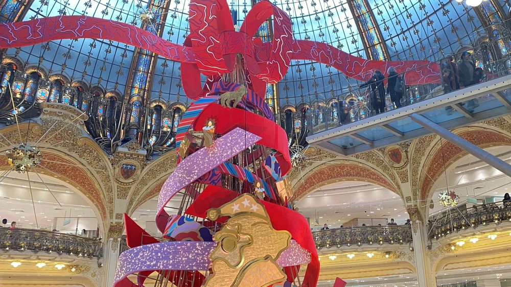 Truyền thống đón Giáng sinh ở các nước trên thế giới - Ảnh 1.