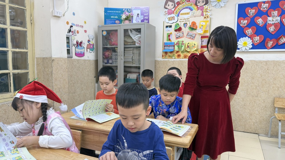 Giáng sinh diệu kỳ ở trường TH Bình Minh: Nơi yêu thương chắp cánh cho những nụ cười tỏa sáng - Ảnh 2.