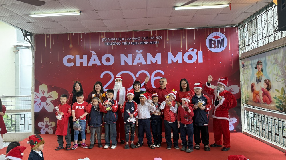 Giáng sinh diệu kỳ ở trường TH Bình Minh: Nơi yêu thương chắp cánh cho những nụ cười tỏa sáng - Ảnh 1.