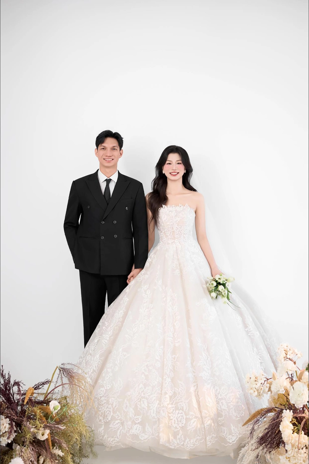 Kín tiếng bấy lâu, hot girl bóng chuyền Việt Nam từng thắng Hàn Quốc bất ngờ báo tin cưới ở tuổi 26 - Ảnh 1.