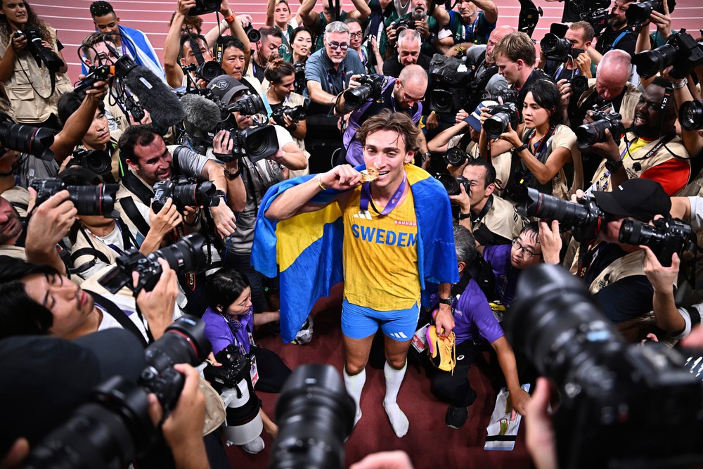 Armand ‘Mondo’ Duplantis, chủ nhân giải thưởng Laureus Award 2025: Năm của sự hoàn hảo - Ảnh 1.