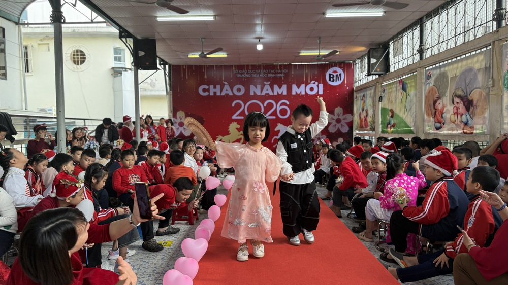 Giáng sinh diệu kỳ ở trường TH Bình Minh: Nơi yêu thương chắp cánh cho những nụ cười tỏa sáng - Ảnh 3.