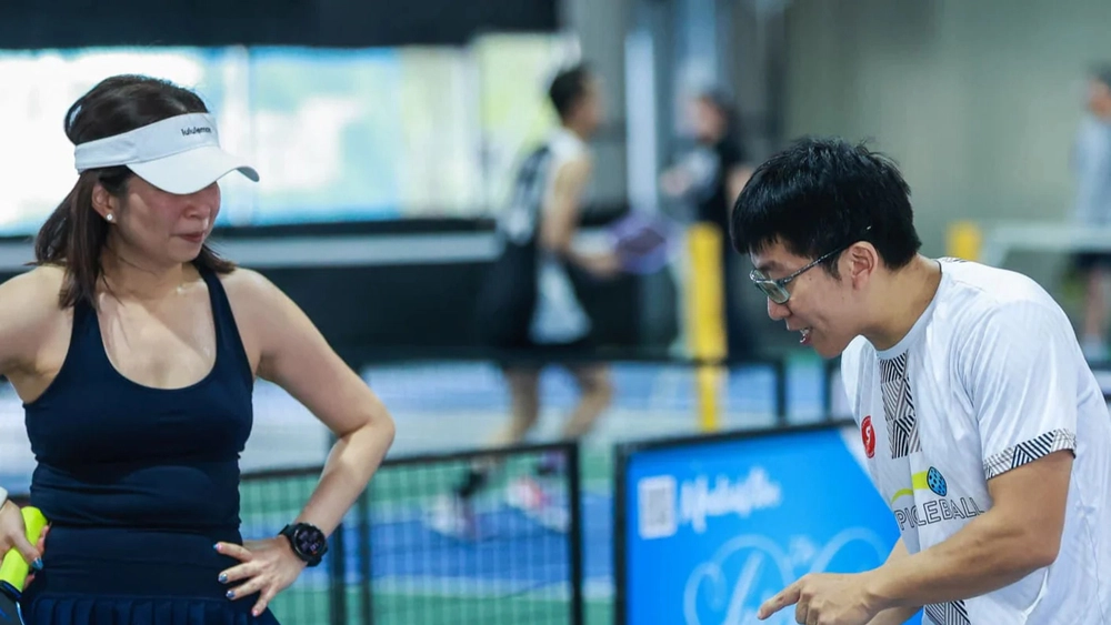 Ai cũng có thể làm thầy pickleball, kỹ thuật chưa chuẩn vẫn đứng lớp - Ảnh 1.