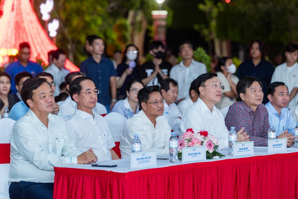 Khai mạc Giải Marathon Cà Mau 2025 – Cúp Petrovietnam: 6.000 runner hội tụ nơi cực Nam Tổ quốc - Ảnh 1. Khai mạc Giải Marathon Cà Mau 2025 – Cúp Petrovietnam: 6.000 runner hội tụ nơi cực Nam Tổ quốc - Ảnh 1.