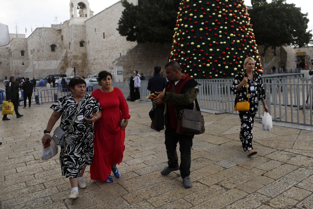 Bethlehem tưng bừng đón Giáng sinh trọn vẹn đầu tiên kể từ khi xung đột Gaza bùng phát - Ảnh 2.